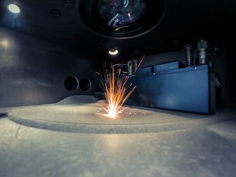 Machine performing laser sintering of a grey powder