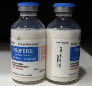 Photo of affected lot - PROPOFOL Injectable Emulsion, USP (contains benzyl alcohol) 100 mL Single Patient Use, Glass Fliptop Vial. Lot DX9067 [Credit: Pfizer].