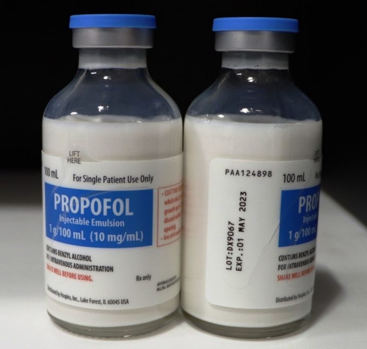 Photo of affected lot - PROPOFOL Injectable Emulsion, USP (contains benzyl alcohol) 100 mL Single Patient Use, Glass Fliptop Vial. Lot DX9067 [Credit: Pfizer].