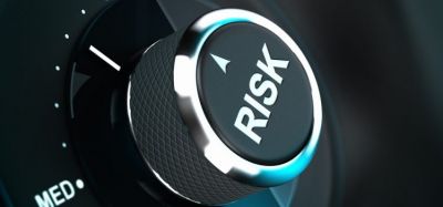 Twisting knob with the word 'risk' on it pointing between medium and high level