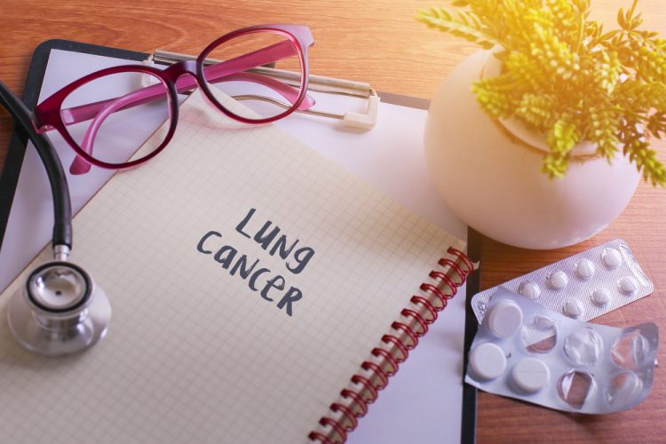 Notepad with "lung cancer" written on